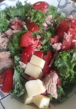 Una foto de Ensalada de Atún y Kale 🥬