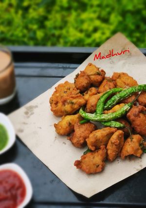 भुट्टे की पकौड़ी /कॉर्न फ्रिटर्स (Bhutte ki pakodi/ corn fritters recipe in Hindi) रेसिपी मुख्य फोटो