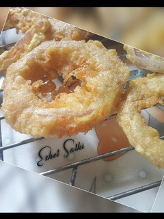 A picture of Mozzarella Onion Rings.