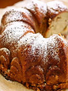 A picture of Bundt Apple Cake.