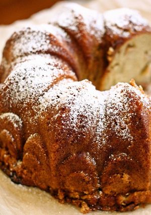 A picture of Bundt Apple Cake.