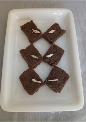 A picture of Chocolate apple barfi.