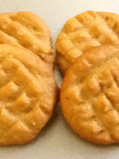 A picture of Addictive Peanut Butter Cookies.
