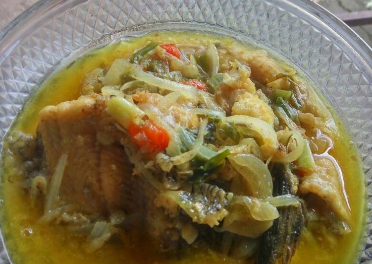 Mudah Cepat Memasak Ikan gurame bumbu kuning Mantul Banget