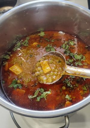 A picture of Matar Paneer.