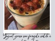 Una foto di yogurt greco