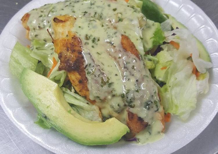 Pechuga de pollo a la plancha, con crema de cilantro