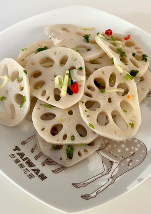 涼拌蓮藕 的食譜成品照片
