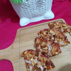 A picture of Instant Pizza In pan with out cheese.