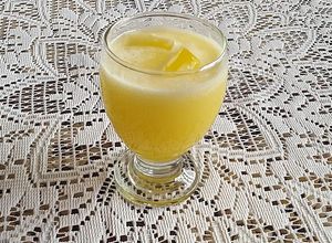 Una foto de Licuado de pomelo y manzana