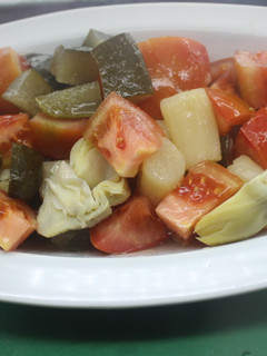 Una foto de Ensalada con espárragos y alcachofas