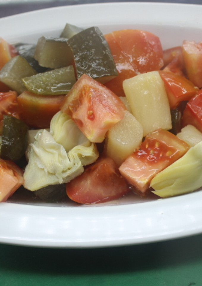 Una foto de Ensalada con espárragos y alcachofas