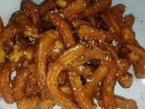 गुड़ बेसन सेव (Jaggery Besan Sev recipe in hindi)