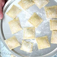 A picture of Ravioli Ricotta and Mushrooms.