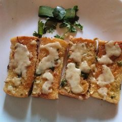 A picture of Butter garlic cheese bread.