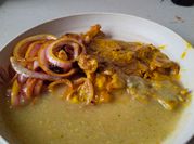 Una foto de crema de ajo