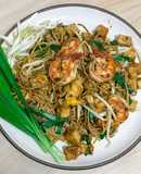 ผัดไทยเส้นบะหมี่ถั่วขาวไร้แป้งกุ้งสด