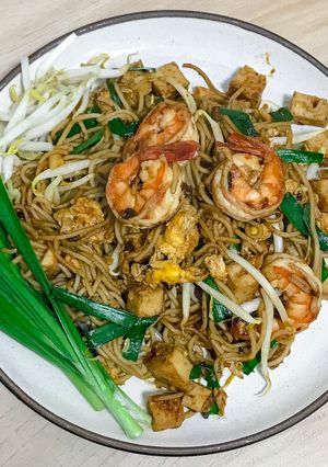 A picture of Pad Thai with Shirataki Noodles and Fresh Shrimp.