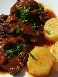 Una foto de Estofado de Lengua 🐮