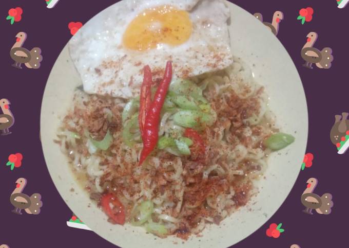 Mie Rebus instant kari ayam santan