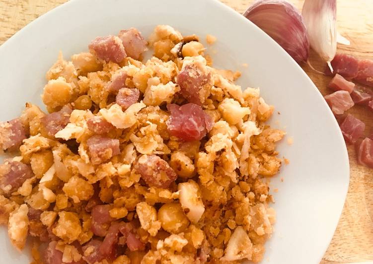 Migas falsas de garbanzo con jamón