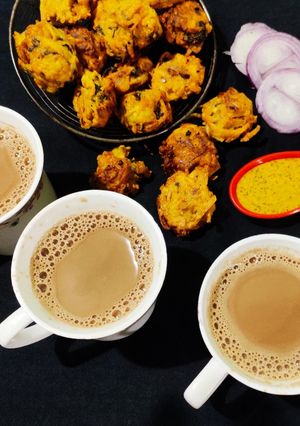 দুধ চা(Dudh cha recipe in bengali) রেসিপির প্রধান ছবি