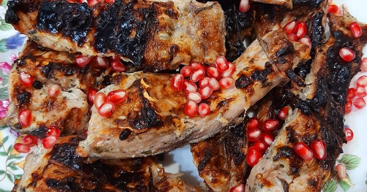 Шашлык из сазана. Шашлык из сазана на природе. Сазан на мангале. Рыба сазан на мангале. Рыба гриль на мангале.