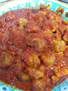 Una foto de Magra con tomate