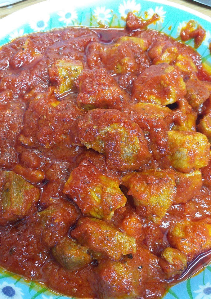 Una foto de Magra con tomate