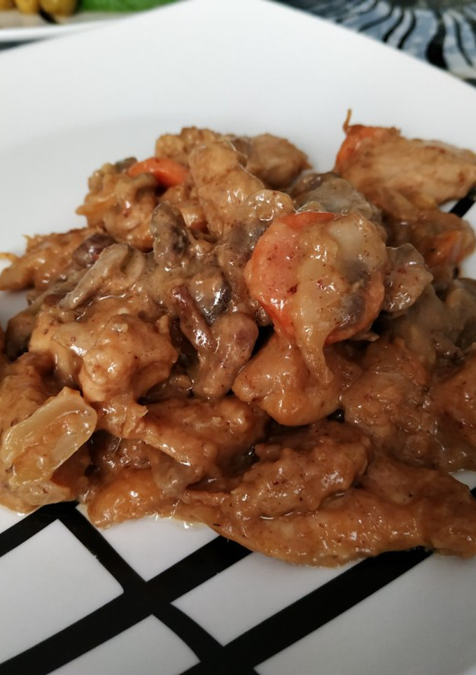 Una foto de Pollo en salsa de cacahuetes