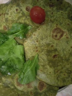 பாலக் கீரை சப்பாத்தி (Paalak keerai chappathi recipe in tamil) செய்முறை முக்கிய புகைப்படம்