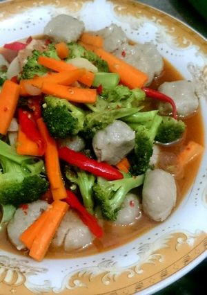 Foto resep Tumis brokoli bakso