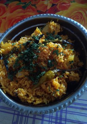 મસાલા ખીચડી (Masala Khichdi Recipe In Gujarati) રેસીપી મુખ્ય ફોટો