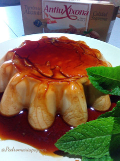 Una foto de Flan de turrón duro de almendras. (Thermomix)