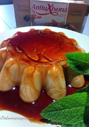Una foto de Flan de turrón duro de almendras. (Thermomix)