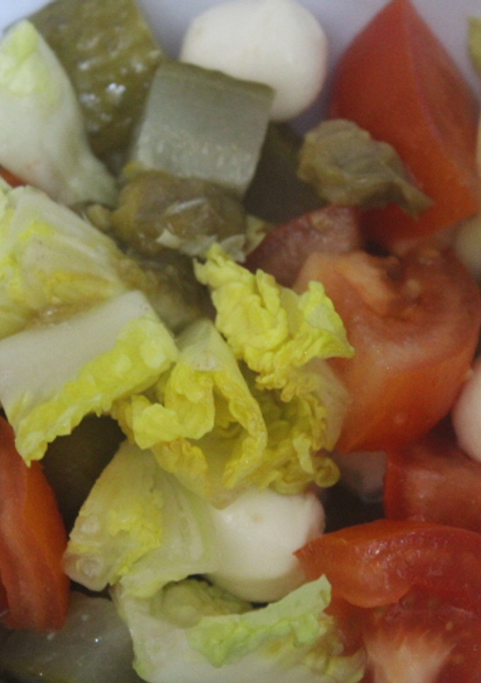 Una foto de Ensalada con queso mozzarella
