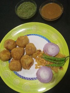 बटाटा वडा (Batata vada recipe in hindi) रेसिपी मुख्य फोटो