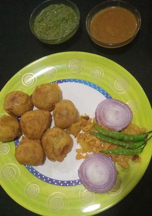 बटाटा वडा (Batata vada recipe in hindi) रेसिपी मुख्य फोटो