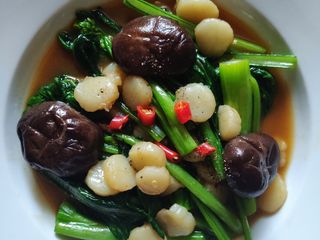 Cải ngồng xào nấm và cồi sò điệp