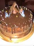 Pastel con relleno y cubierta de Chocolate