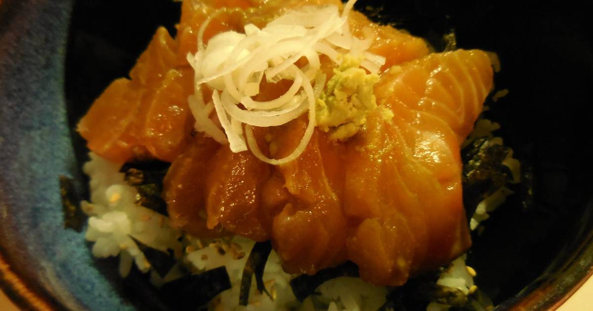 Salmon Donburi (Salmon rice bowl) Recipe by Nana Cookpad