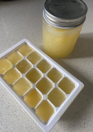 A picture of Gondhoraj Lemonade squash.