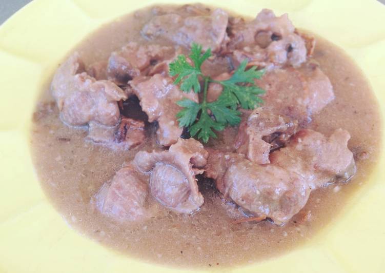 Cebolla con mollejas de pollo