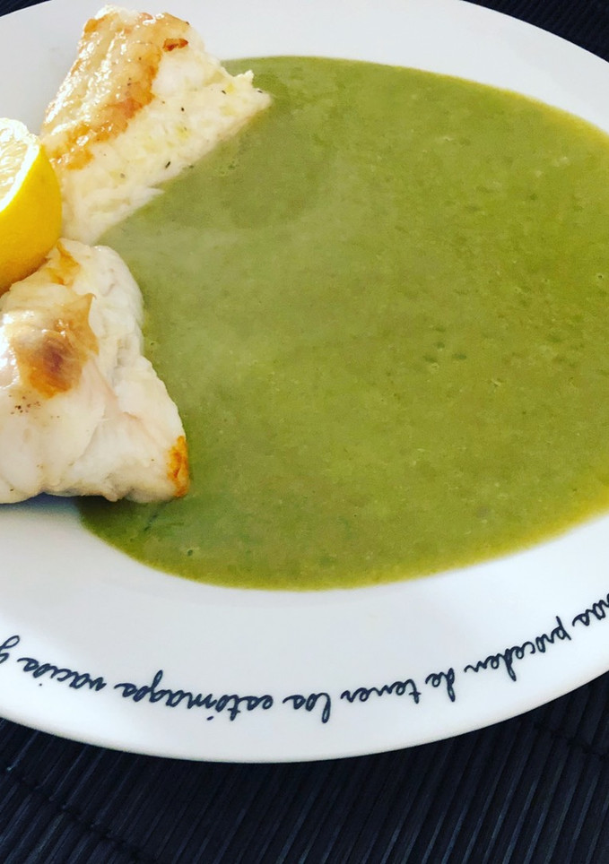Una foto de Rape a la plancha con puré de judía verde con patatas