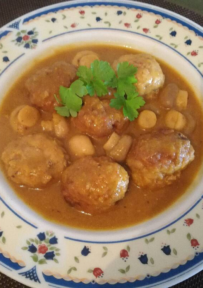 Una foto de Albóndigas con champiñones