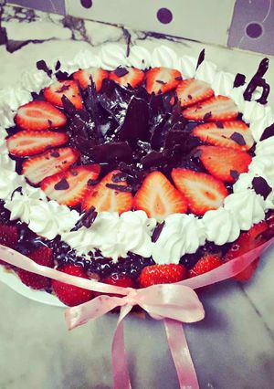 صورة لوصفة كيكة بذوق الشوكولاتة والفراز 🍫🍓🍫