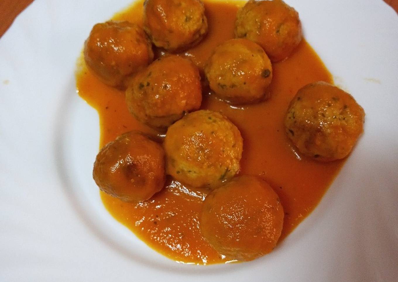 Albóndigas de pollo en salsa