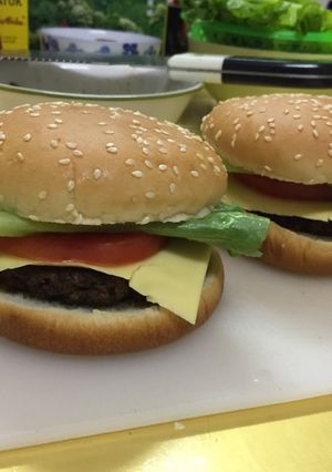 A picture of Simple and Easy Hamburger.