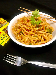સૂજી આટા નૂડલ્સ (Suji Aata Noodles Recipe in Gujarati) રેસીપી મુખ્ય ફોટો