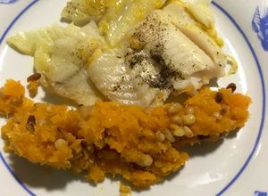 Foto principal de Brótola en salsa de naranja co puré de calabaza con piñones